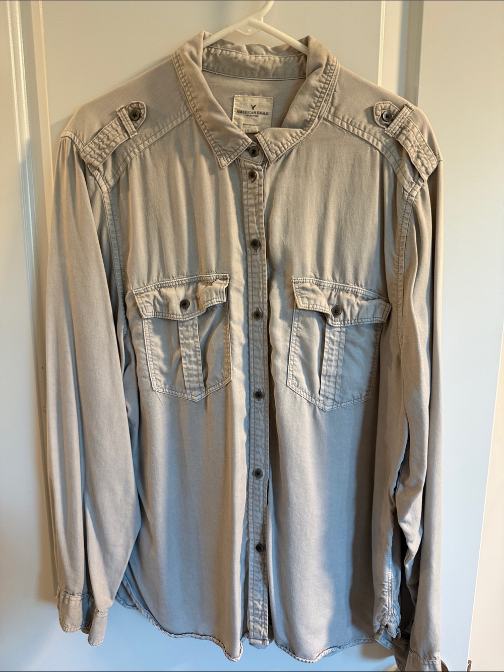 🥳 5 for $25 BUNDLE American Eagle Outfitters Beige Utility Button Up Shirt